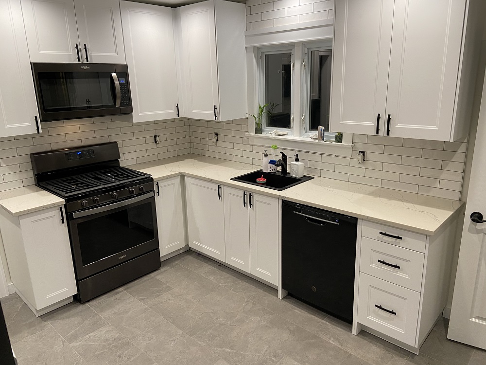 Kitchen with auto system